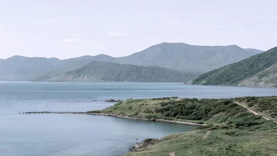 山川异域，风月同天。