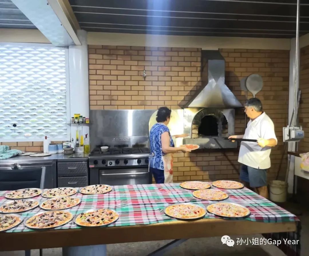 一周没工作？那就飞去热带的小镇换宿呀！