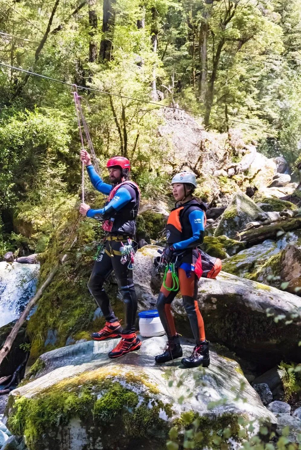 在联合国自然遗产里飞檐走壁 | 路特本雨林溪降Canyoning