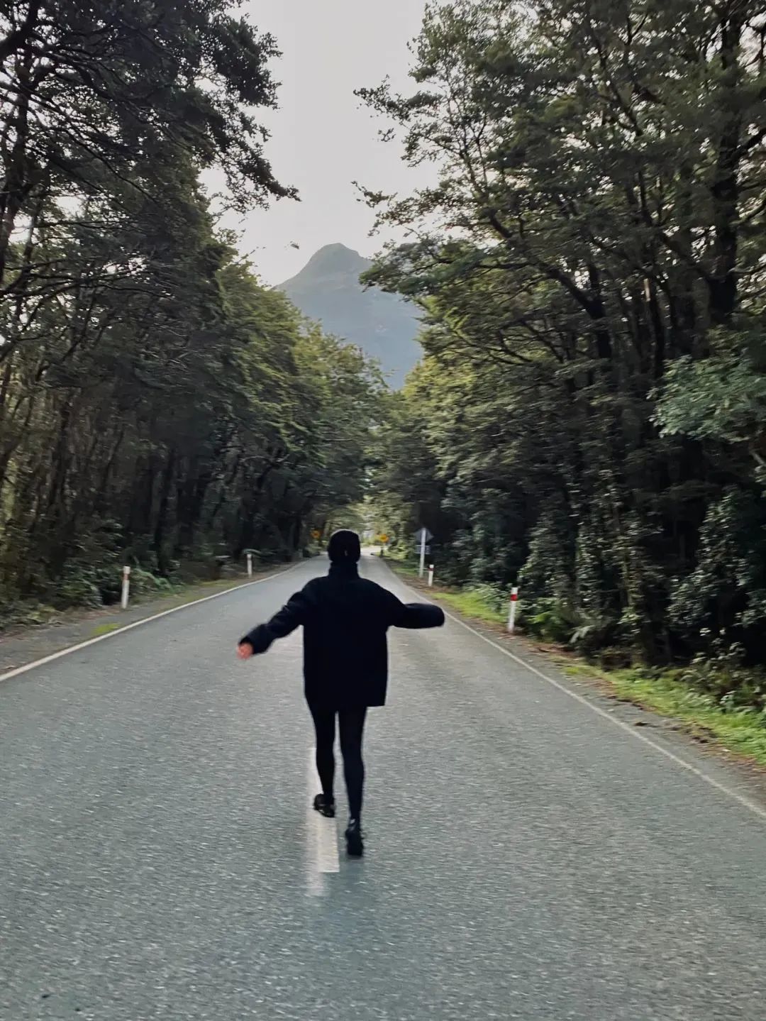 暴雨后被困峡湾，亲身经历纽村山洪