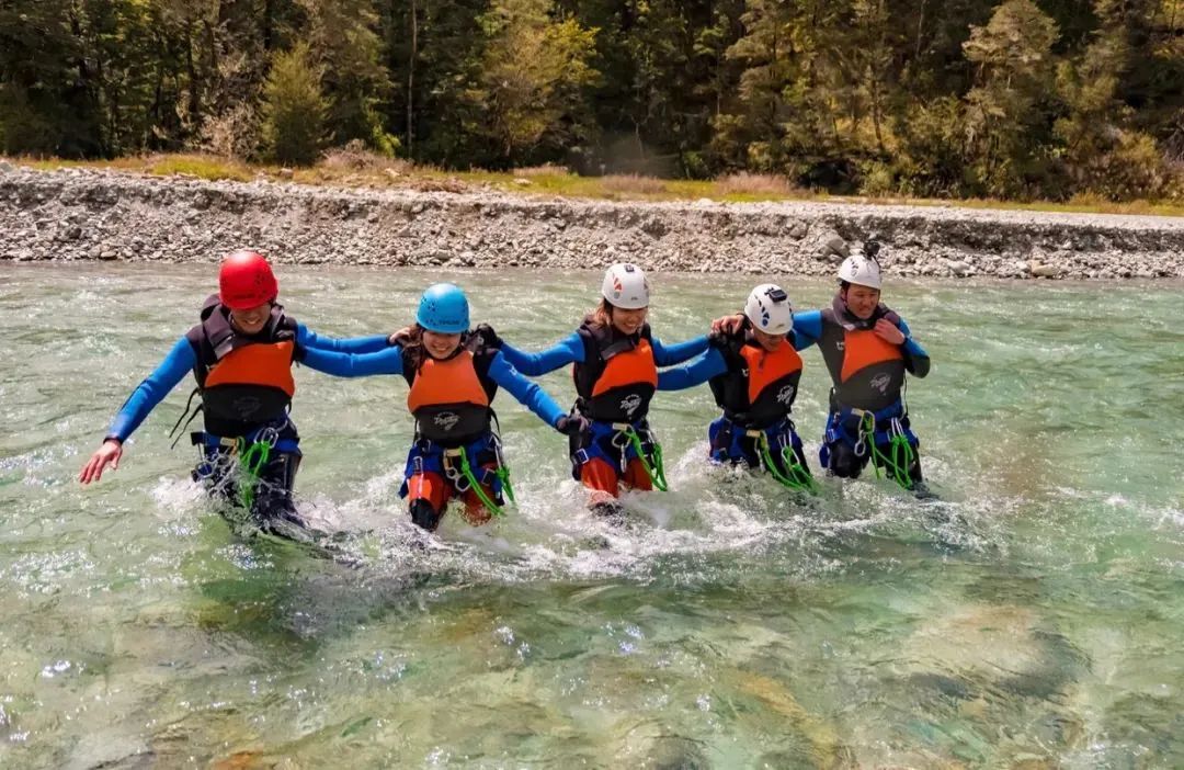 在联合国自然遗产里飞檐走壁 | 路特本雨林溪降Canyoning