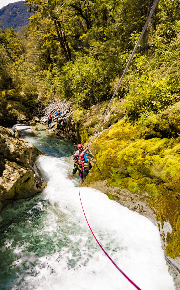 在联合国自然遗产里飞檐走壁 | 路特本雨林溪降Canyoning