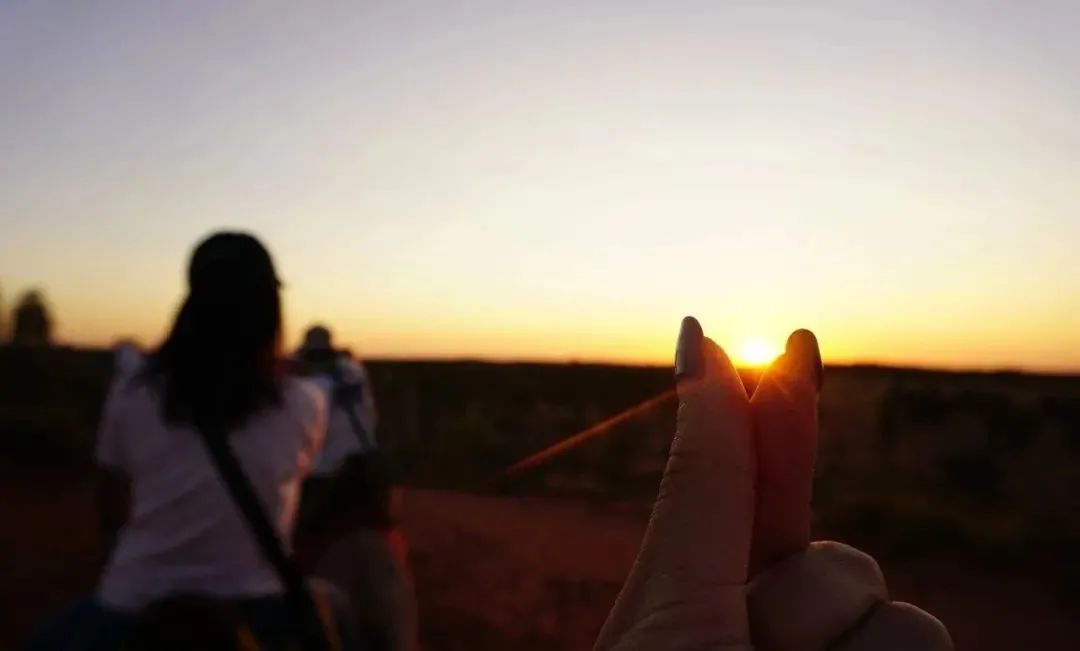 生活的鸡零狗碎，都被一场日出治愈了