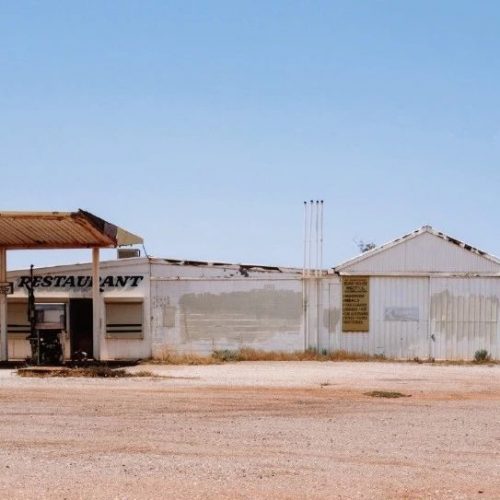 攒钱胜地Roadhouse，它不止有荒凉