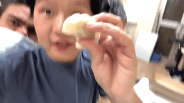 姚明明把中国风的画卖给了土著社区 姚明明把中国风的画卖给了土著社区